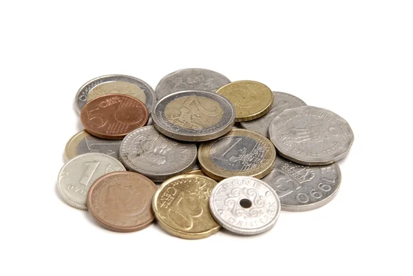 Międzynarodowe monety na białym tle — Zdjęcie stockowe