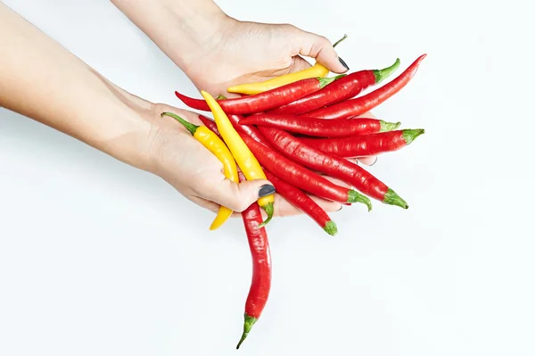 Chili paprika, a womans kezek — Stock Fotó