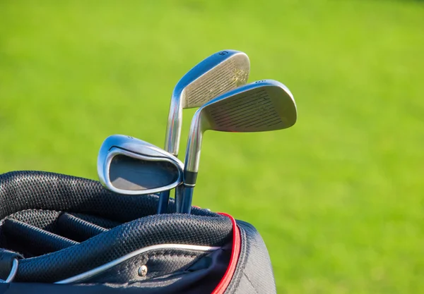 Club de golf. Sac avec clubs de golf — Photo