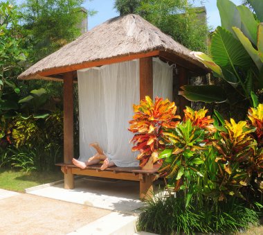 Erkek ve kadın bir tatil Villa