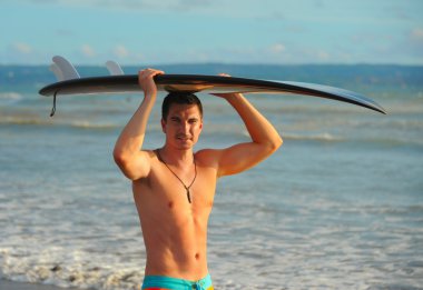 sörfçü ile yönetim kurulu