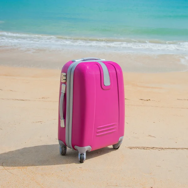 Suitcase at the beach — Stock Photo, Image