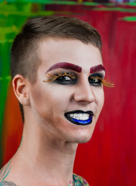 Bonito modelo de moda jovem com maquiagem — Fotografia de Stock