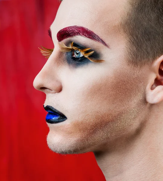 Csinos, fiatal férfi divat modell make-up — Stock Fotó