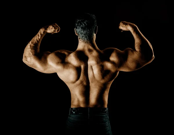 Bodybuilder poseren — Stockfoto