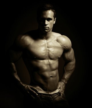 vücut geliştirmeci poz