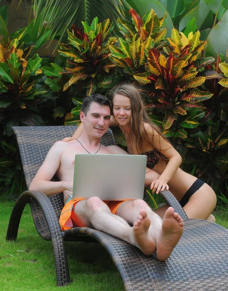 Happy smiling couple surfing internet — Stock Photo, Image