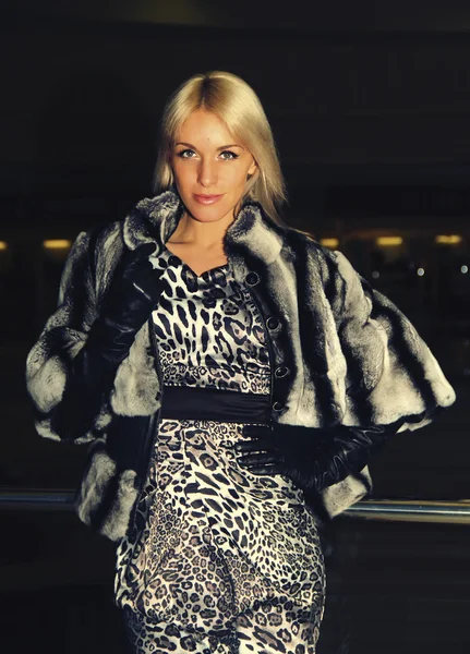 Fashion model posing in a fur coat — Stock Photo, Image