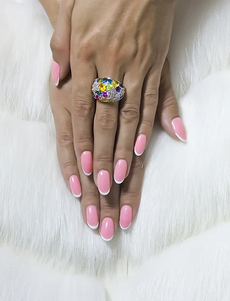 Güzel tırnaklar karışık parmaklar