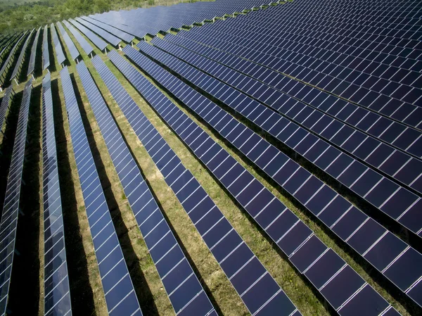 Vista industrial aérea Unidades solares fotovoltaicas Imagens De Bancos De Imagens