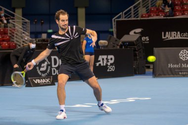 SOFYA - NOVEMBER 13.2020: Richard Gasquet (FRA), Bulgaristan 'ın Sofya kentinde düzenlenen ATP Sofya Açık turnuvasında 3-14 Kasım 2020