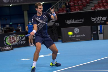 SOFYA - NOVEMBER 13.2020: Vasek Pospisil (CAN), Bulgaristan 'ın Sofya kentinde düzenlenen ATP Sofya Açık turnuvasında 3-14 Kasım 2020