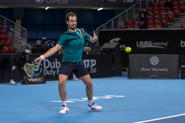 SOFYA - NOVEMBER 13.2020: Richard Gasquet (FRA), Bulgaristan 'ın Sofya kentinde düzenlenen ATP Sofya Açık turnuvasında 3-14 Kasım 2020