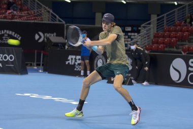 SOFYA - NOVEMBER 13.2020: Jannik Sinner (ITA), Bulgaristan 'ın Sofya kentinde düzenlenen ATP Sofya Açık turnuvasında 3-14 Kasım 2020