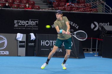 SOFYA - NOVEMBER 13.2020: Jannik Sinner (ITA), Bulgaristan 'ın Sofya kentinde düzenlenen ATP Sofya Açık turnuvasında 3-14 Kasım 202