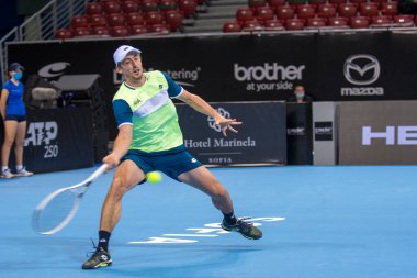 SOFYA - NOVEMBER 12.2020: John Millman (AUS), Bulgaristan 'ın Sofya kentinde düzenlenen ATP Sofya Açık turnuvasında 3-14 Kasım 202