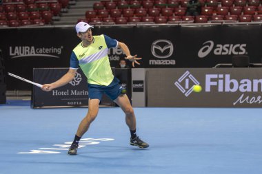 SOFYA - NOVEMBER 12.2020: John Millman (AUS) Bulgaristan 'ın Sofya kentinde düzenlenen ATP Sofya Açık turnuvasında 3-14 Kasım 2020