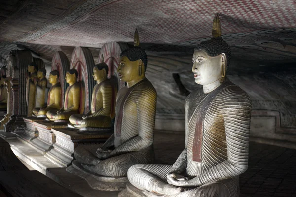 Sochy Buddhy v chrámu Dambulla Rock, Srí Lanka — Stock fotografie