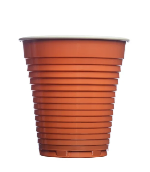 白色背景上孤立的一次性塑料棕色咖啡杯子 — 图库照片
