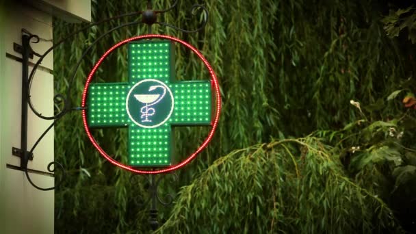 Green Cross Farmacia Neon segno dell'organizzazione medica, Vendita di medicinali . — Video Stock