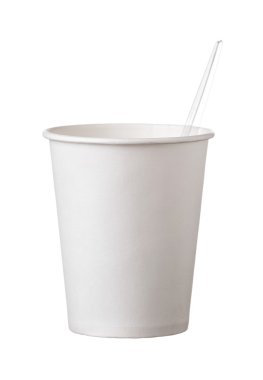 şeffaf kaşık beyaz arka plan üzerinde izole karton tek kullanımlık bardak