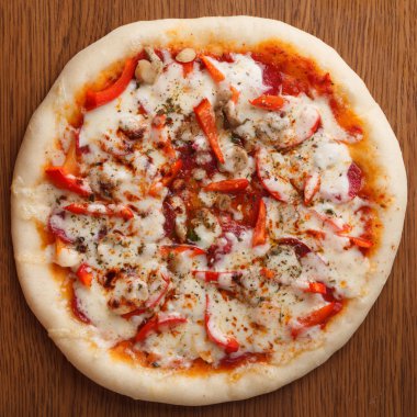 peynir ve salam lezzetli İtalyan pizza