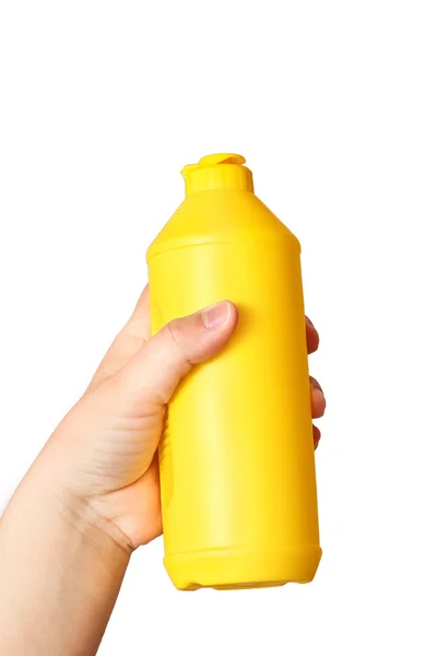 Beyaz arka plan üzerinde izole sarı plastik şişe tutan el — Stok fotoğraf