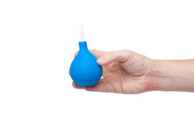 Mavi kauçuk ampul beyaz arka plan üzerinde izole elinde