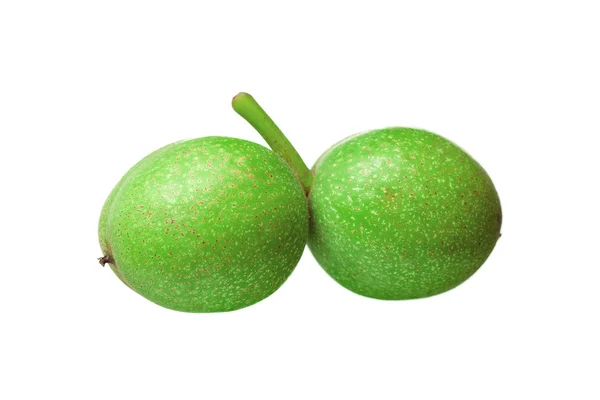 Зеленые орехи изолированы на белом фоне — стоковое фото