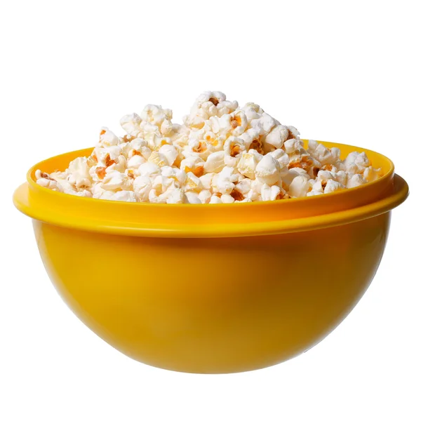 Popcorn w żółty miska na białym tle — Zdjęcie stockowe