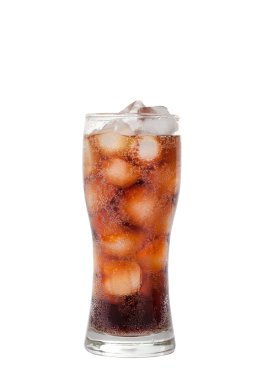 buz üzerinde beyaz izole uzun cam parçaları ile cola içkiyle 