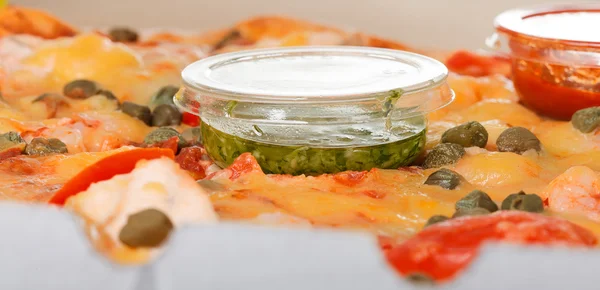 Sabroso fresco hermoso primer plano pizza —  Fotos de Stock