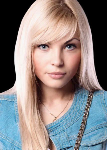 Retrato de una hermosa joven hermosa con el pelo blanco, iso — Foto de Stock