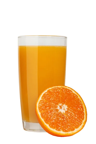 Läckra färsk naturliga apelsinjuice i ett glas med halv apelsin Stockbild