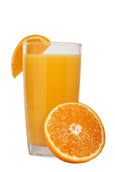 Läckra färsk naturliga apelsinjuice i ett glas med halv apelsin Stockfoto