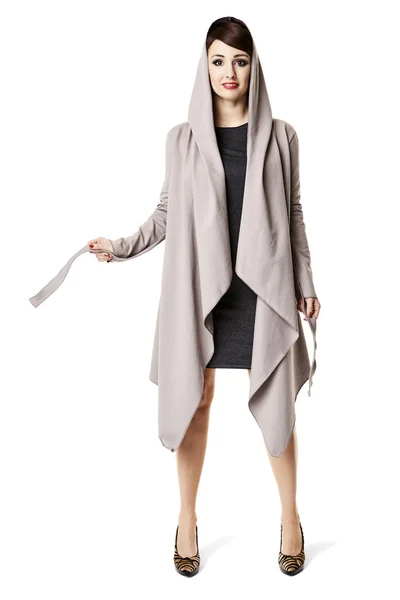 Moderní žena v šedém kabátě — Stock fotografie