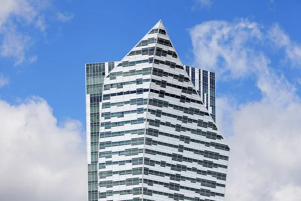 Top van moderne kantoorgebouw — Stockfoto