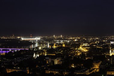 gece Varşova