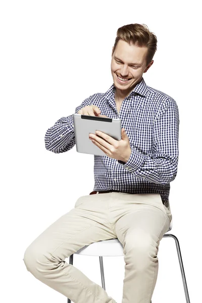 Bir tablet üzerinde çalışan