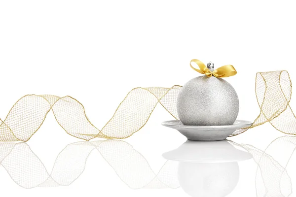Yay ile gümüş Noel top — Stok fotoğraf