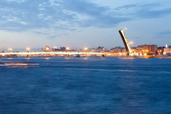 Beautiful view of the drawn Liteyny Bridge in St. Petersburg — Stock Photo, Image