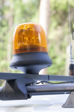 Araba ile sarı flaşör