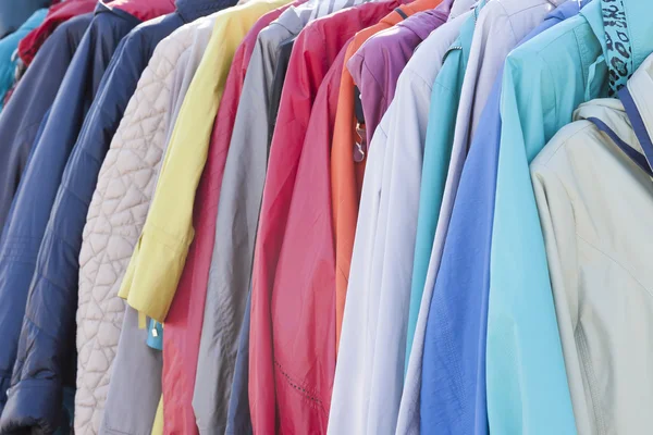 Closeup of colorful scarves hanging in the market. — Stock Photo, Image