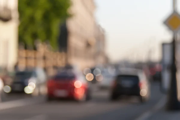 Неразборчивый фон в виде автомобильных джемов в городе — стоковое фото
