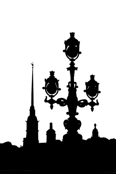 Silhueta em preto-e-branco da Fortaleza de Peter Paul e candeeiro — Fotografia de Stock