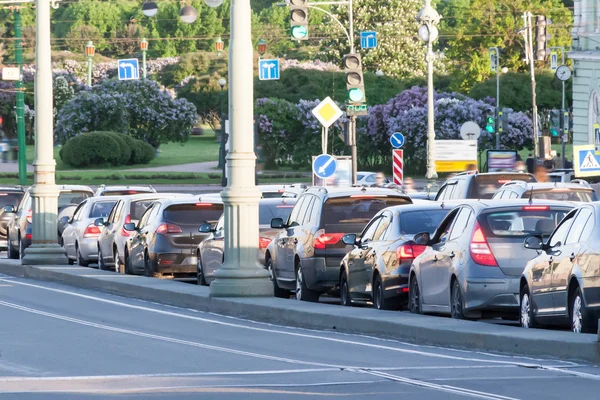 Stau auf den Stadtstraßen in St. Petersburg — Stockfoto