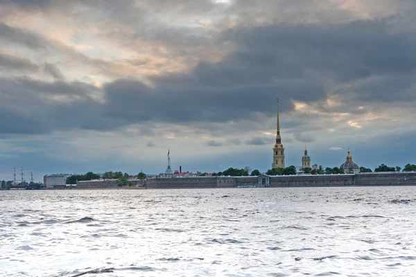 Nachtansicht der Festung Peter und Paul, st. petersburg — Stockfoto