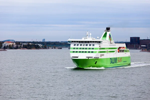 Helsingfors, finland-maj 16: tallink star färja seglar från hels — Stockfoto