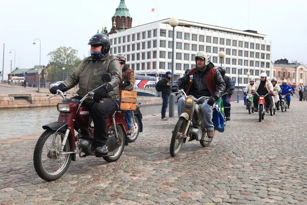 Uruchom motorowerów na ulicach helsinki, 16 maja 2014 — Zdjęcie stockowe