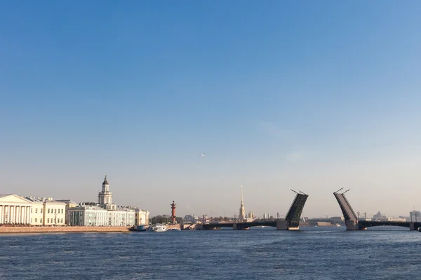 Panorama del Puente del Palacio dibujado en San Petersburgo —  Fotos de Stock